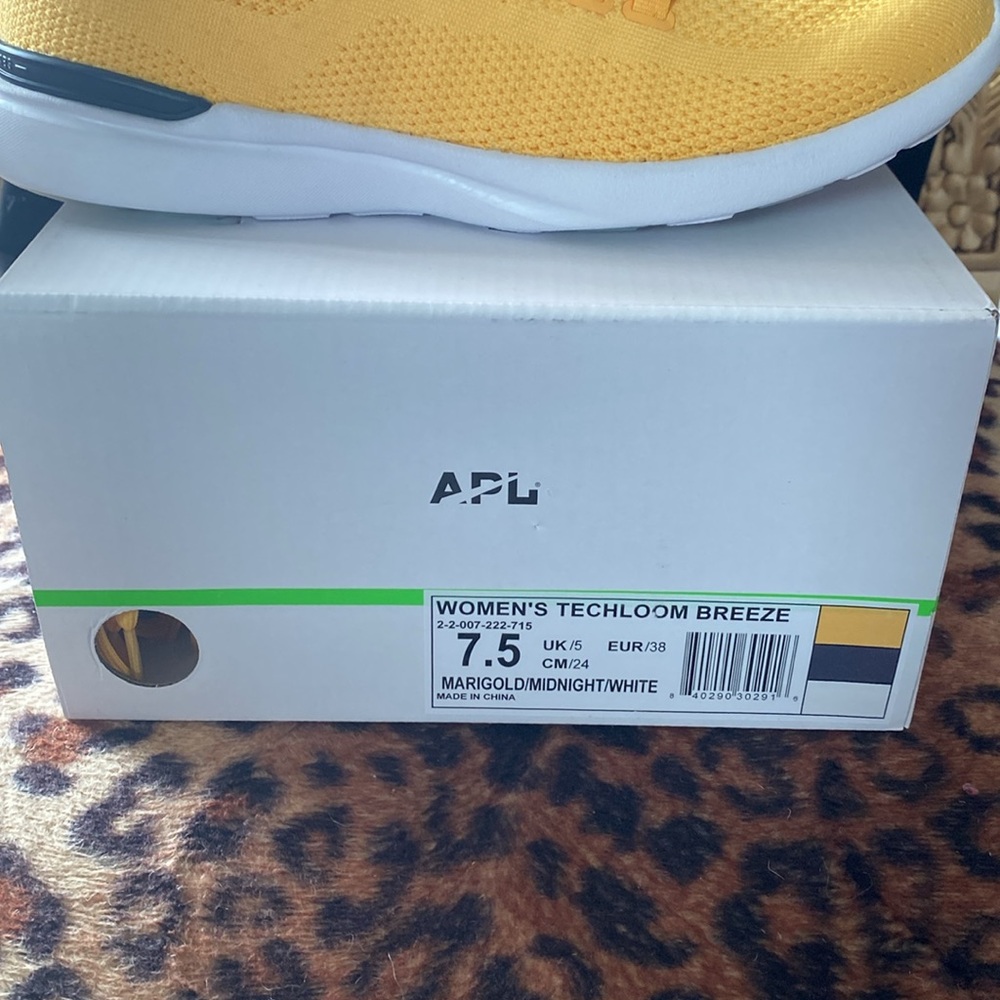 NIB APL Women,s Techloom Breeze Marigolds/Midnight White lowest price no offers - Picture 3 of 6